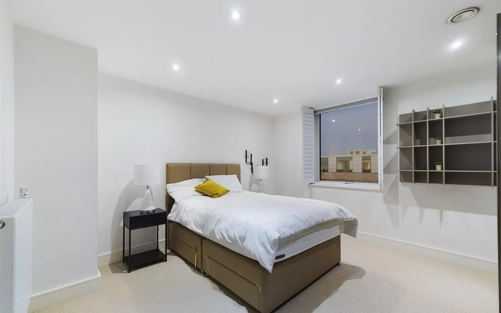 Flat Dowells Street in Greater London