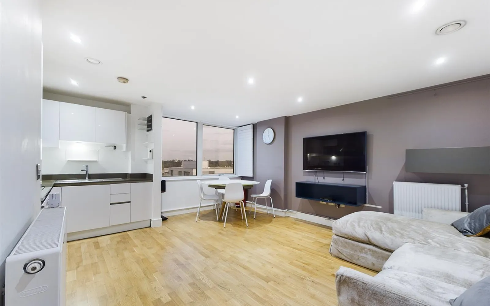 Flat Dowells Street in Greater London