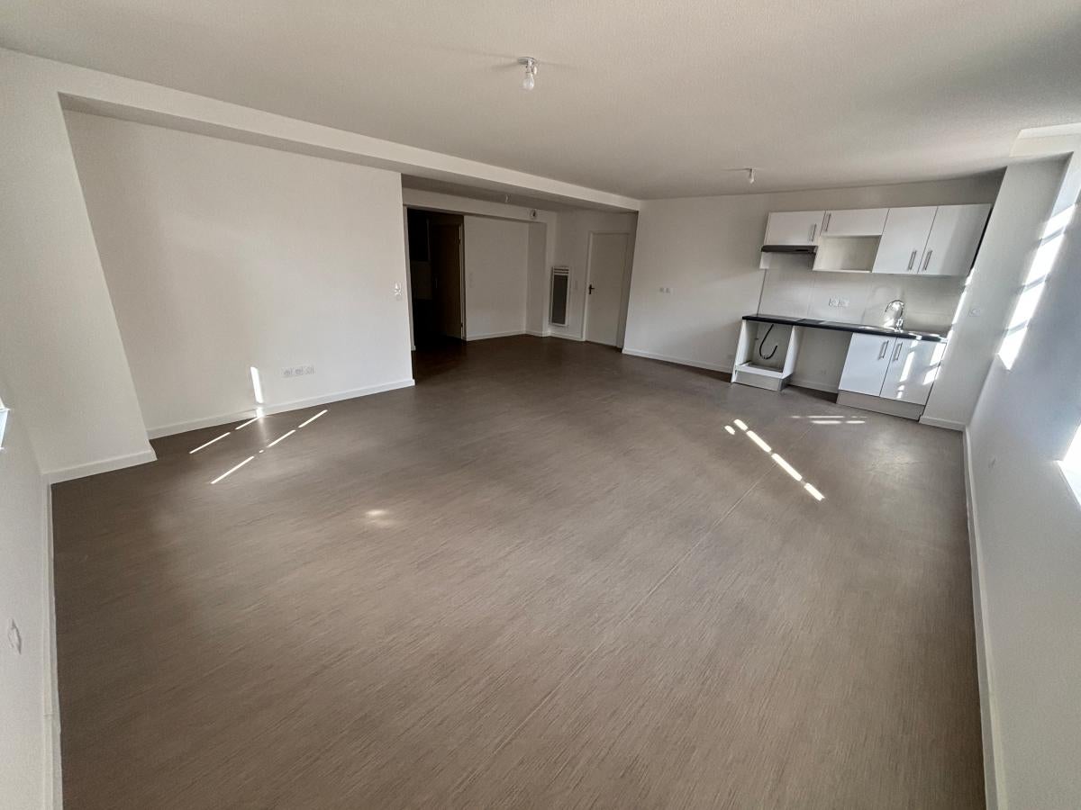 Flat Route de Lacourtensourt in Fenouillet