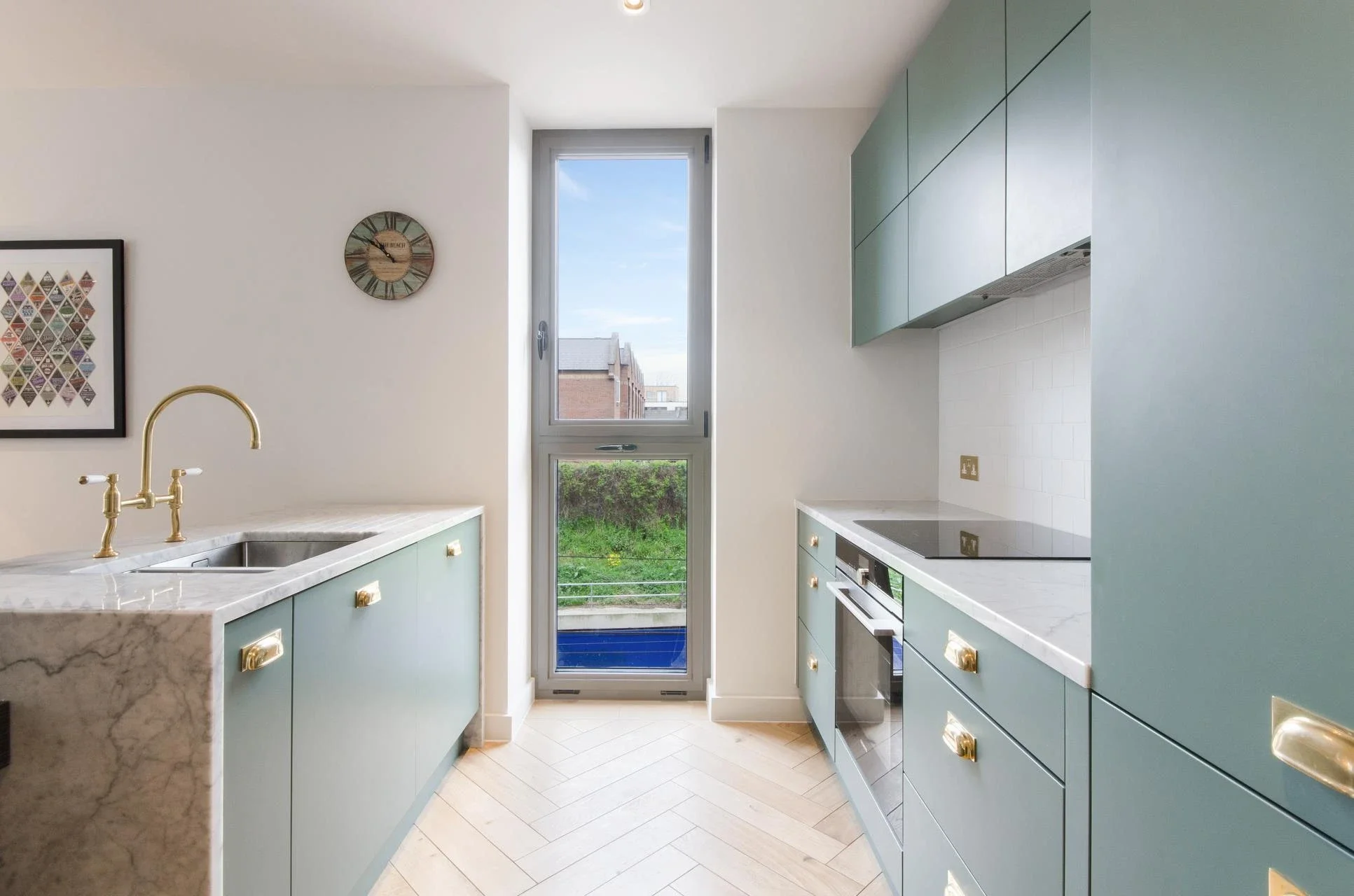 Flat Heritage Lane in Greater London