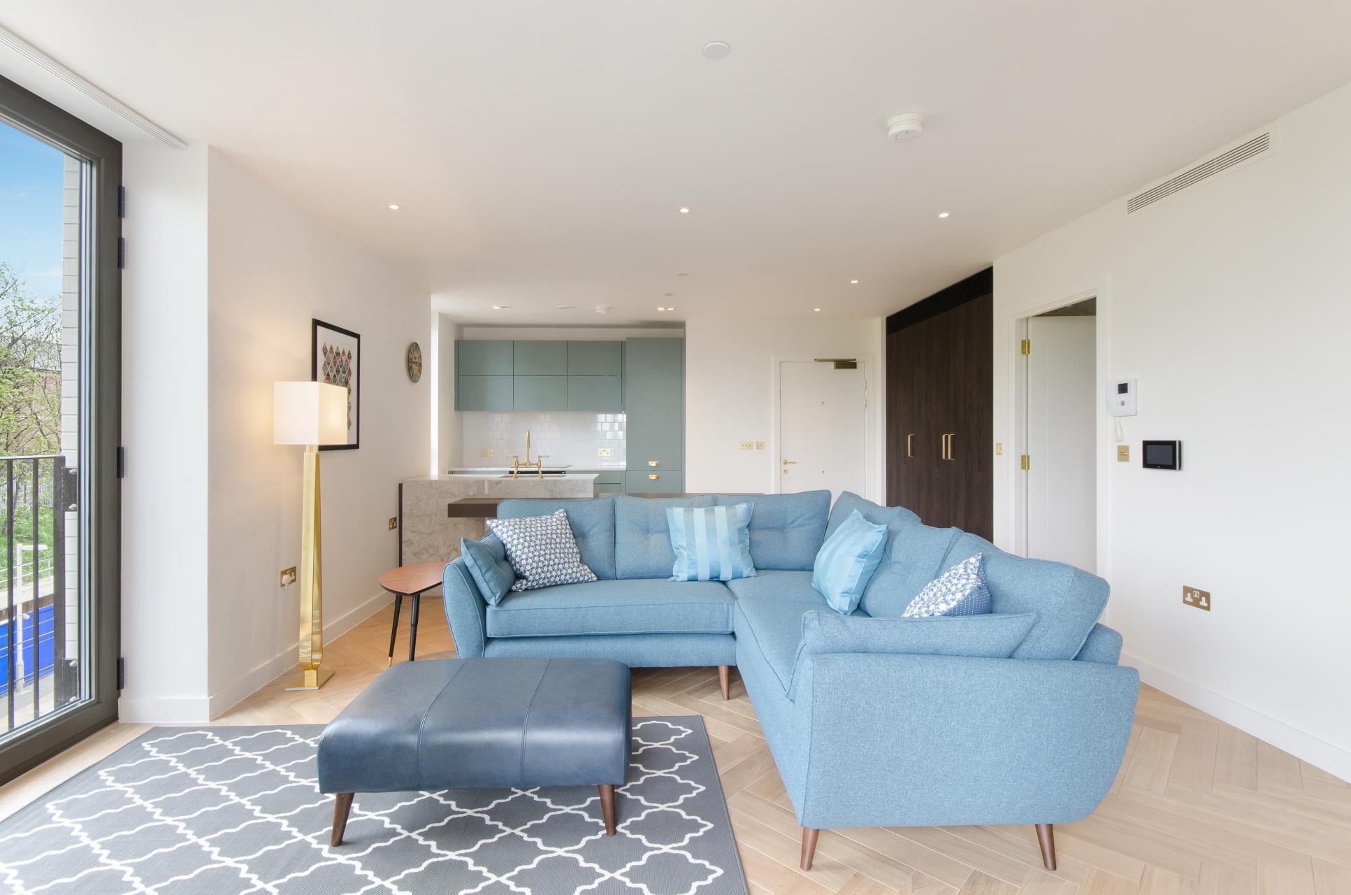 Flat Heritage Lane in Greater London