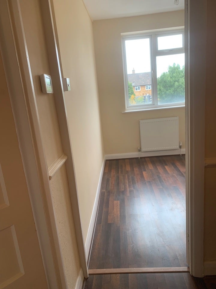 Flat Endeavour Road in Broxbourne
