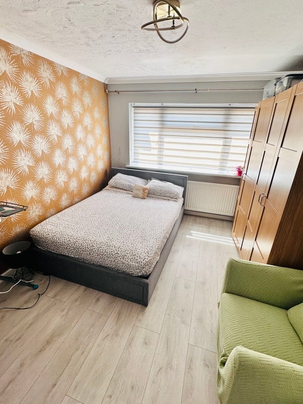 Room Brunel Road in Maidenhead