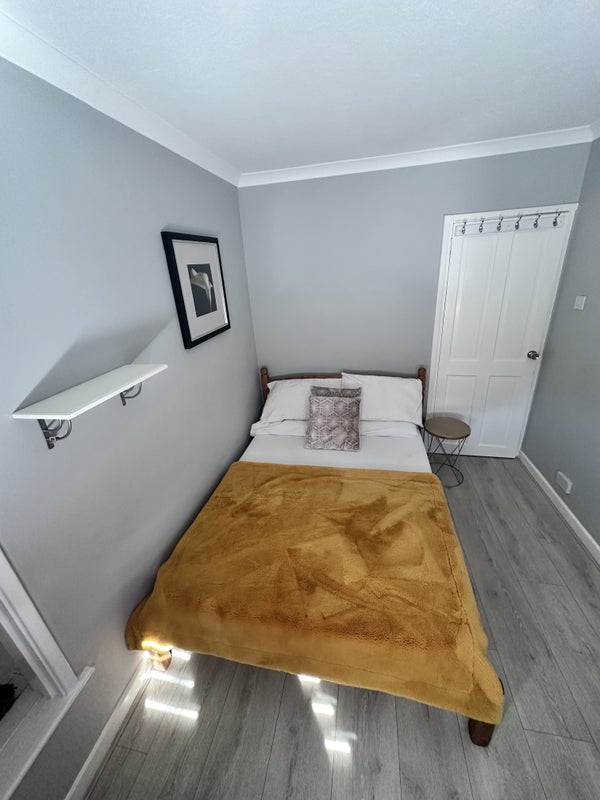 Room Brunel Road in Maidenhead