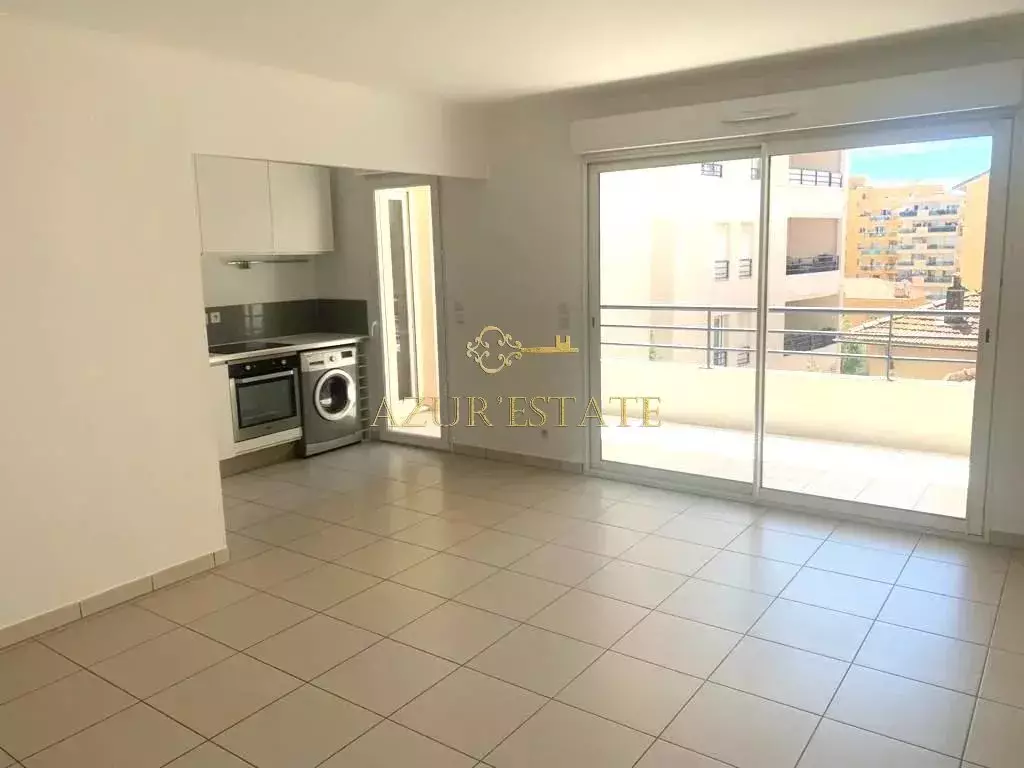 Flat Rue des Martyrs de la Résistance in Beausoleil