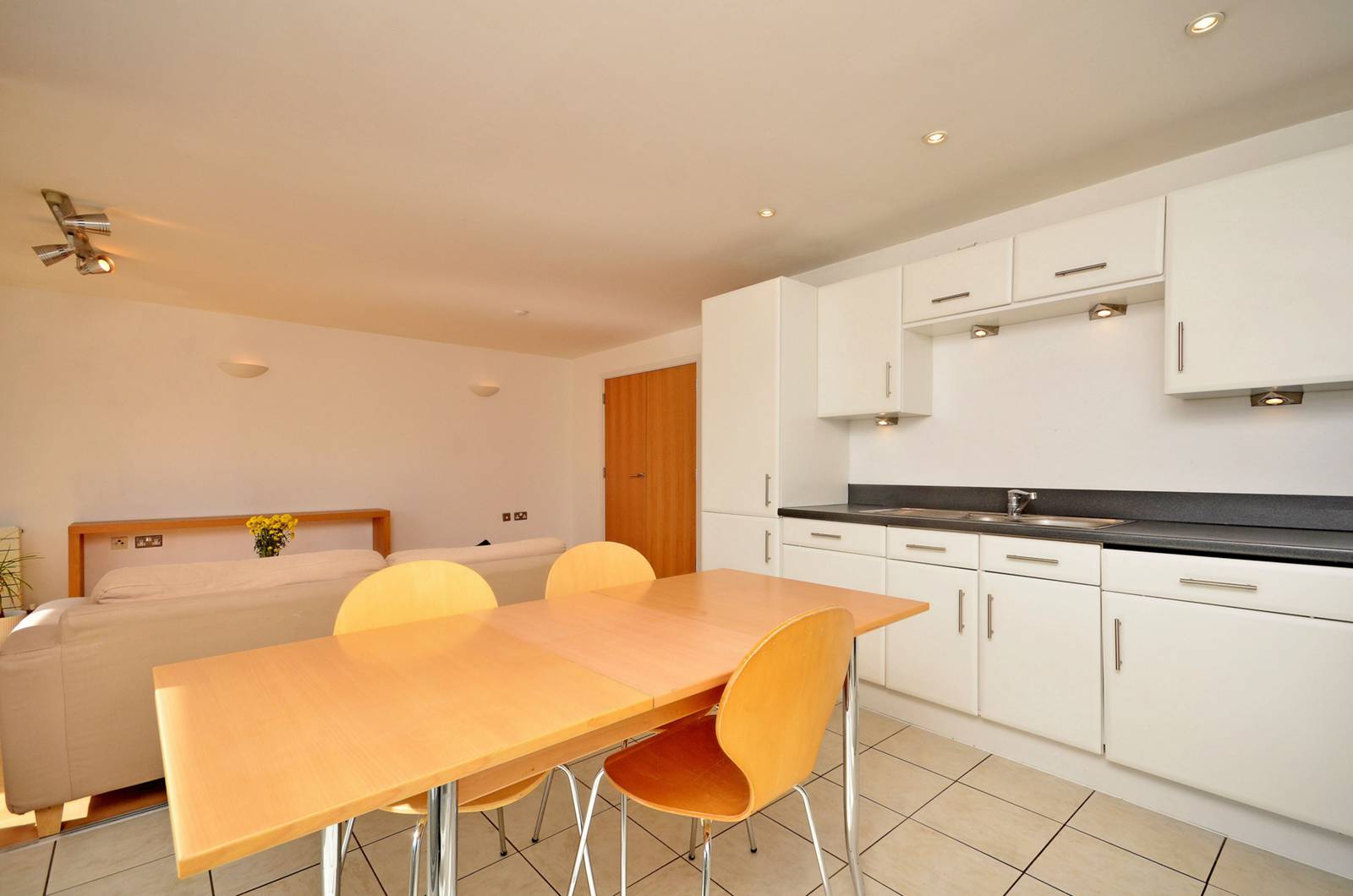 Flat Hunt Close in Greater London