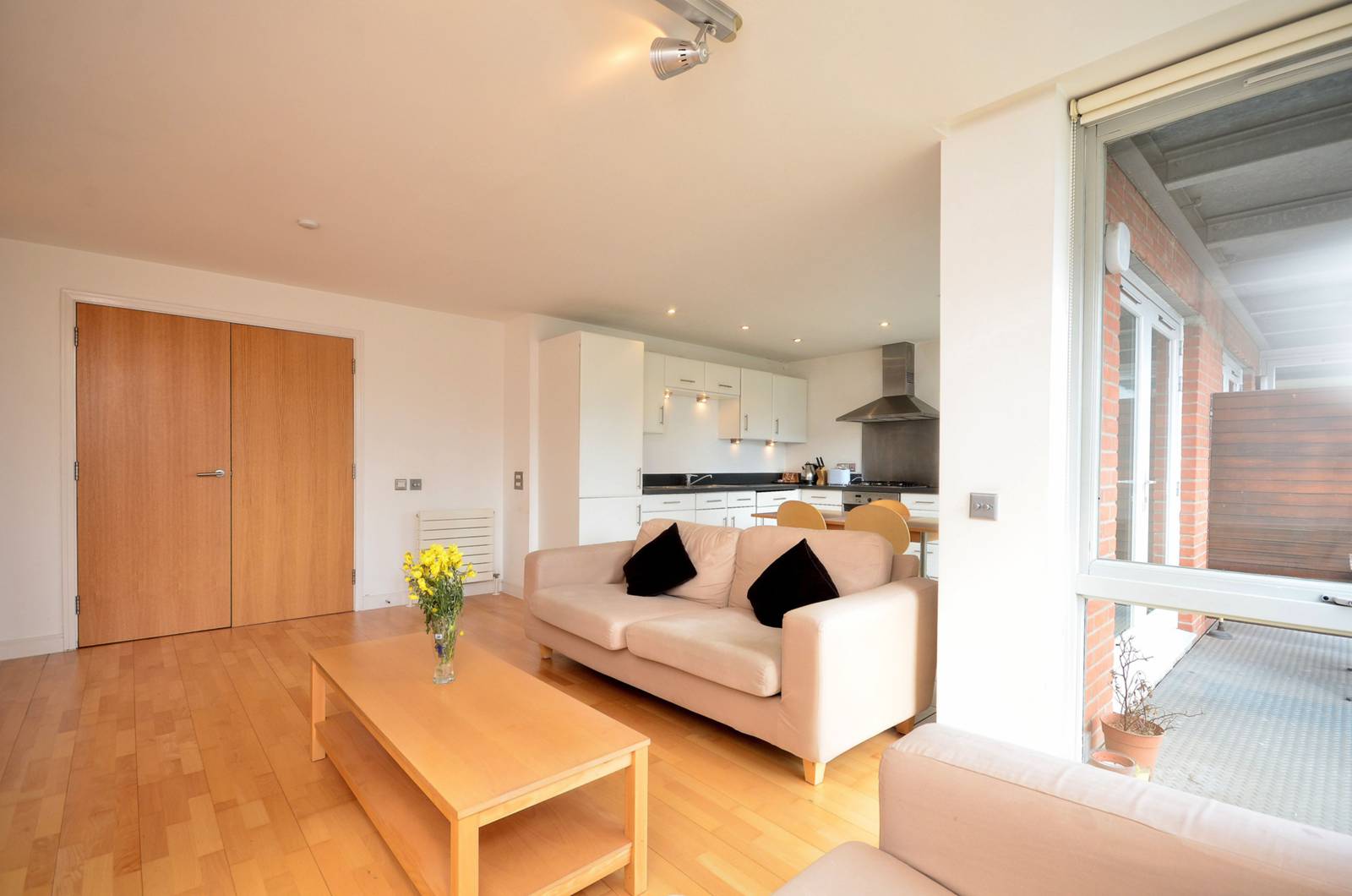 Flat Hunt Close in Greater London
