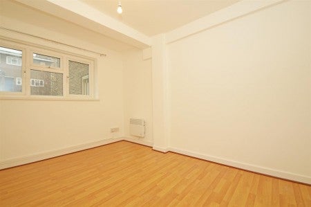 Flat New North Road in Greater London