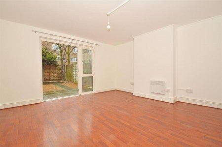 Flat New North Road in Greater London