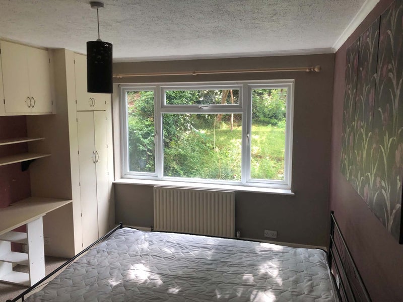 Room Stafford Road in Caterham