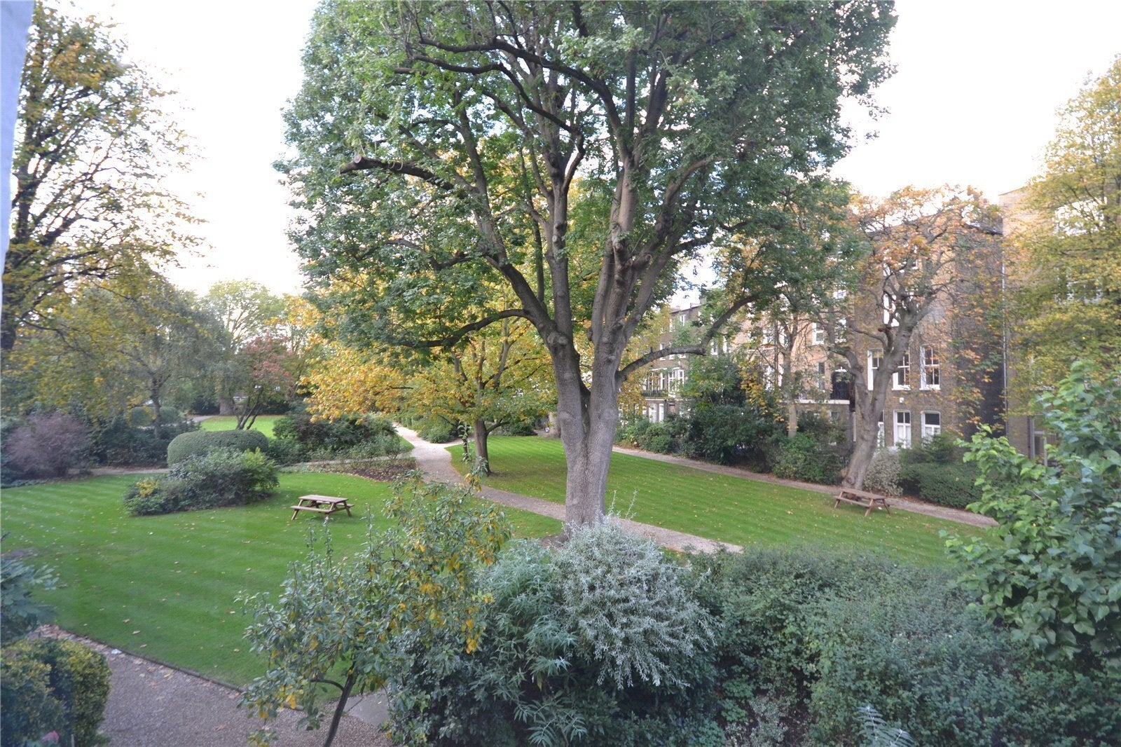 Flat Warwick Road in Greater London