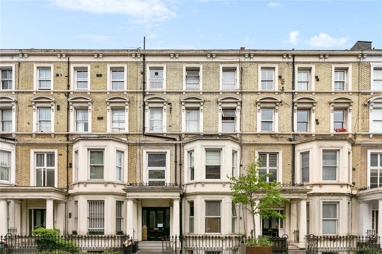 Flat Warwick Road in Greater London