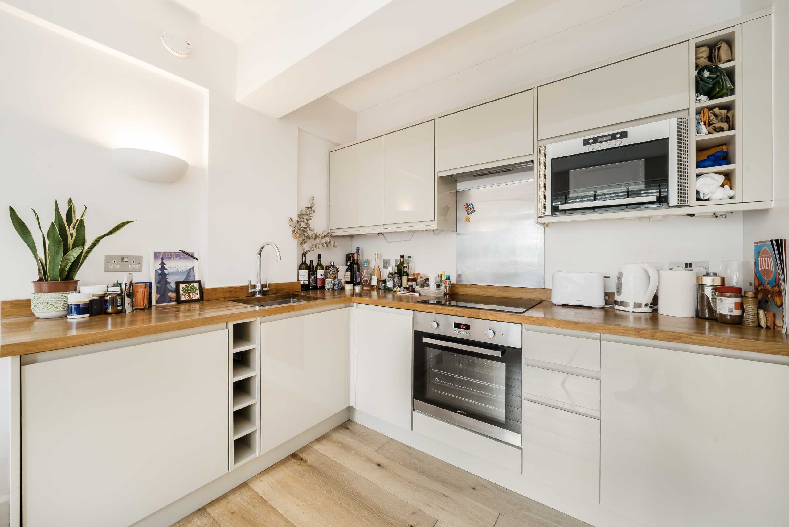 Flat Portobello Court in Greater London