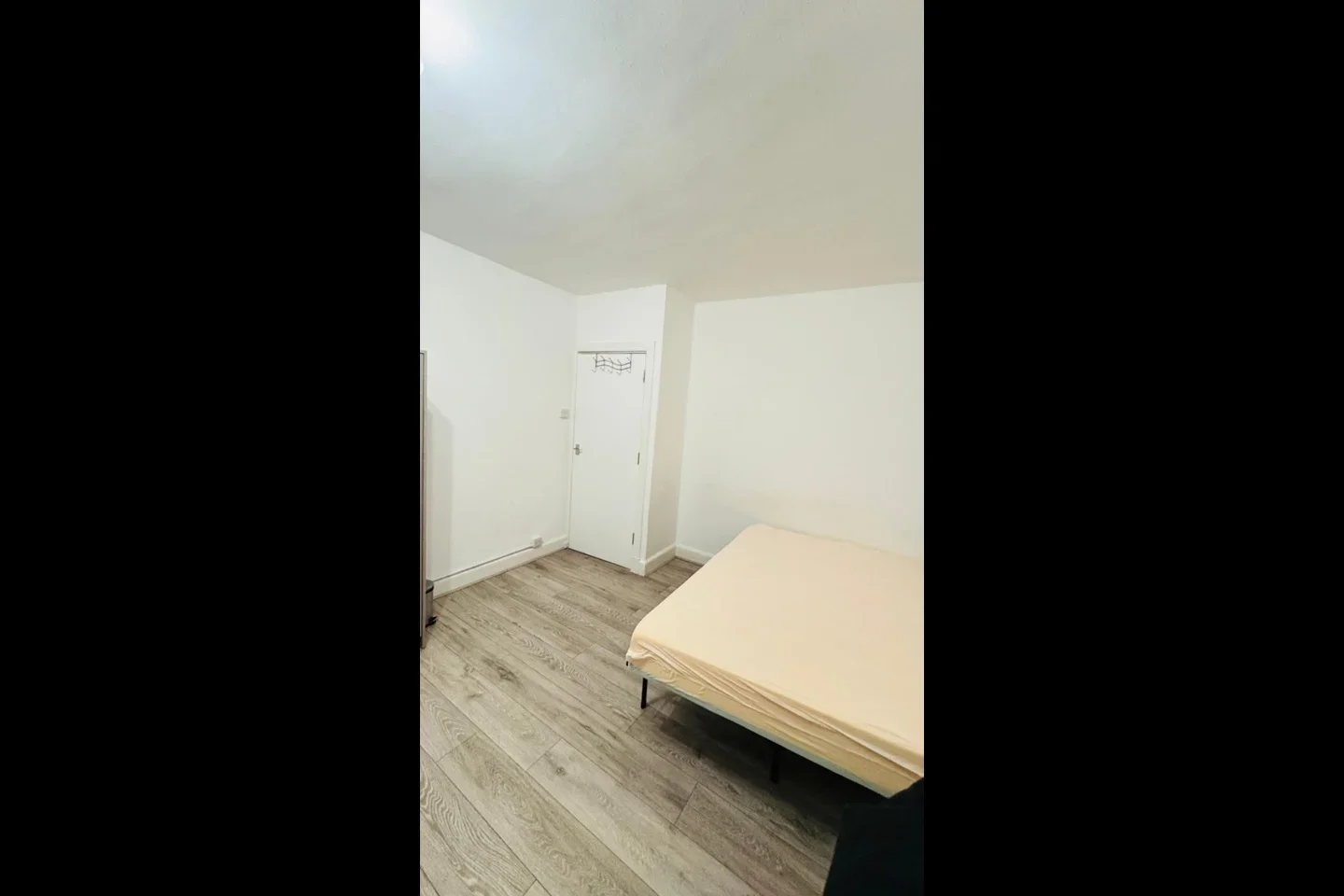 Room Hendon Way in Greater London