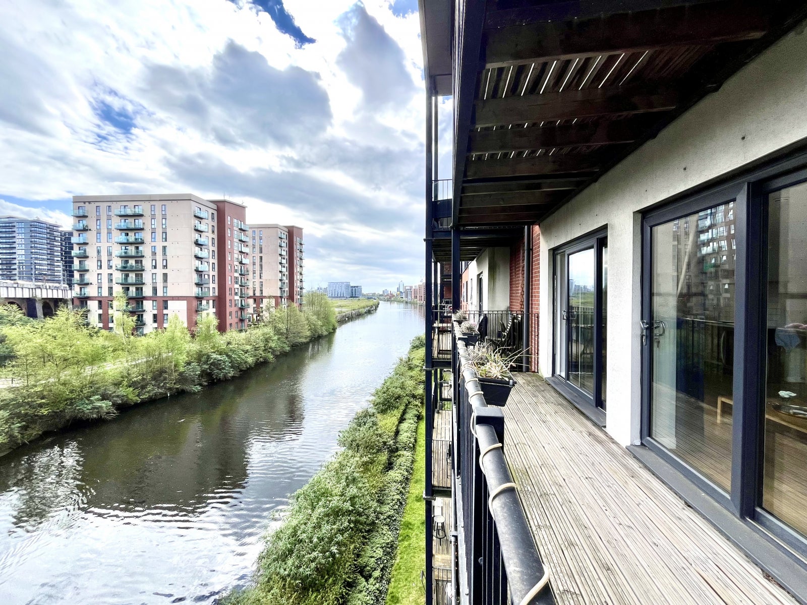Flat Irwell River Park in Salford