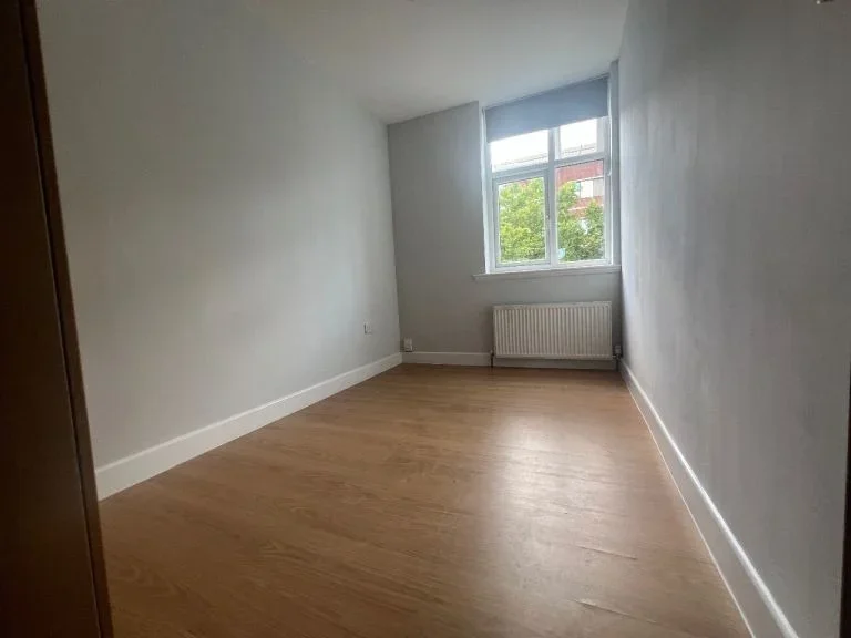 Flat Horsenden Lane North in Greater London