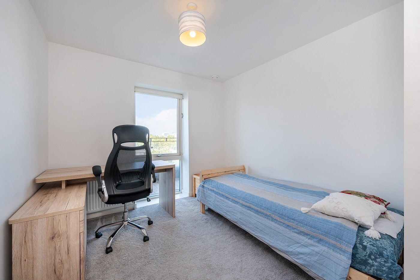 Flat Marine Street in Greater London