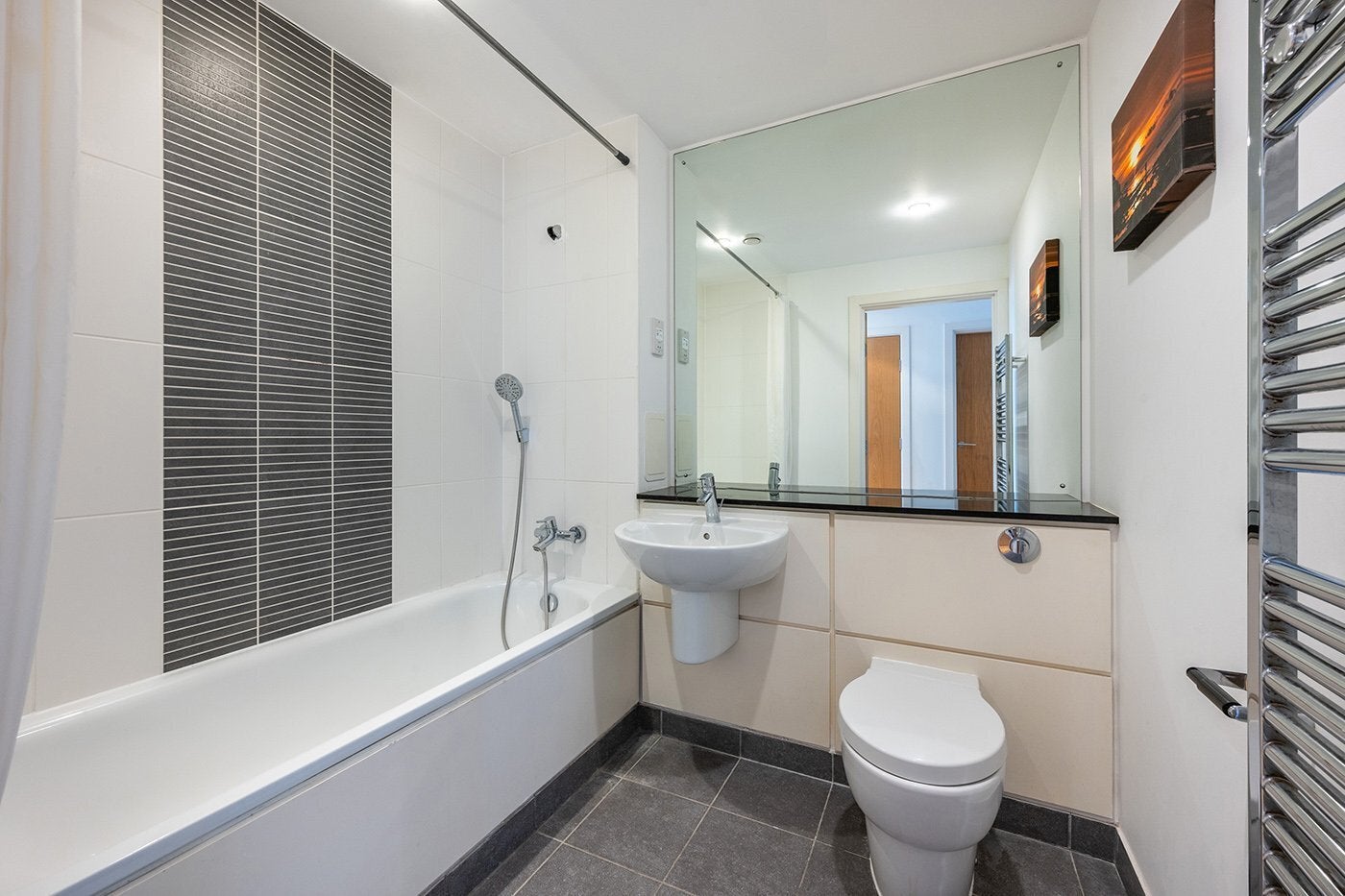 Flat Marine Street in Greater London