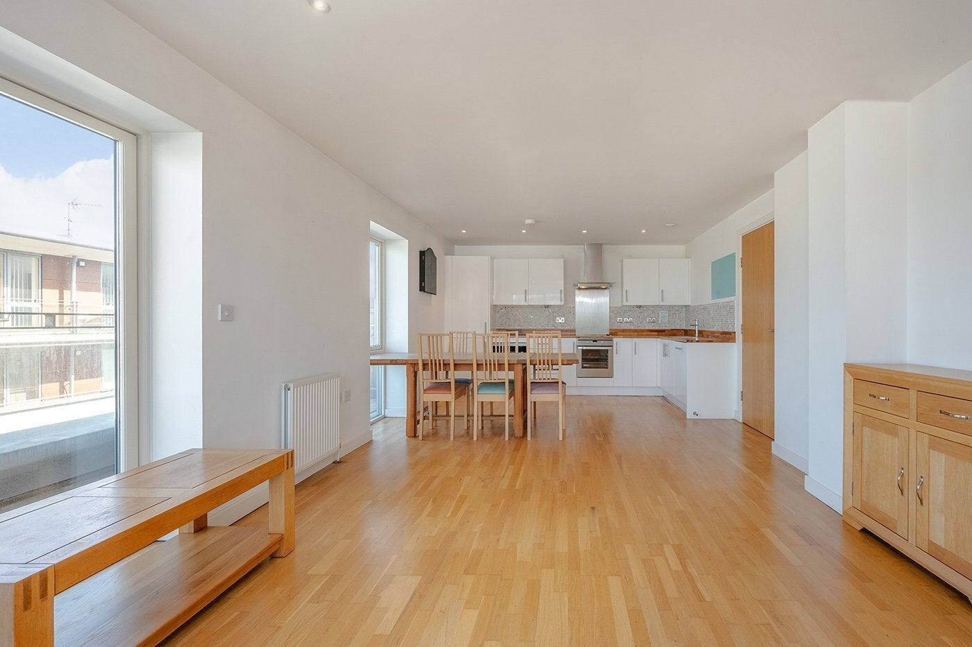 Flat Marine Street in Greater London