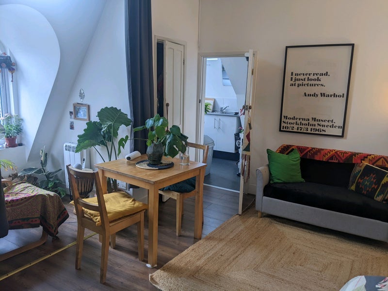 Flat Ferme Park Road in Greater London
