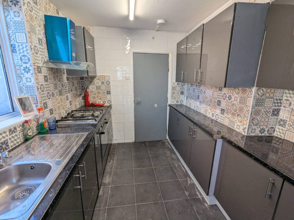 Flat Dollis Hill Lane in Greater London