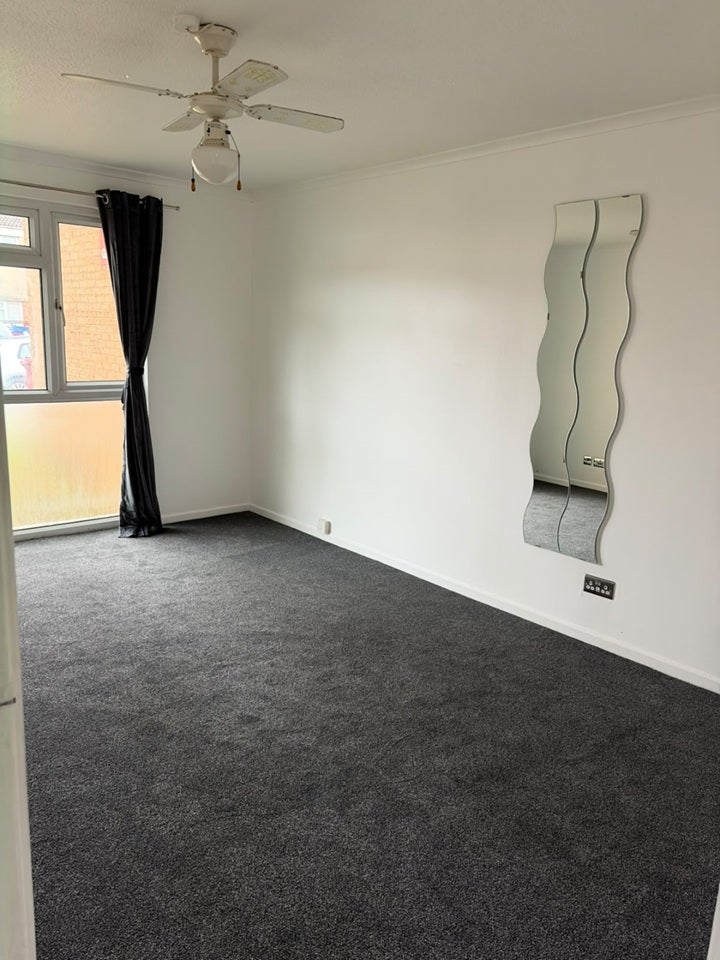 Flat Greystoke Road in Slough