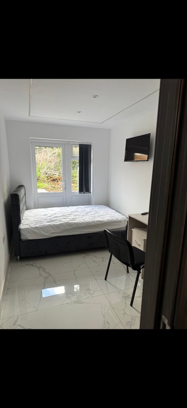 Room Heeley Road in Birmingham