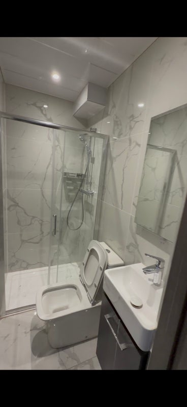 Room Heeley Road in Birmingham