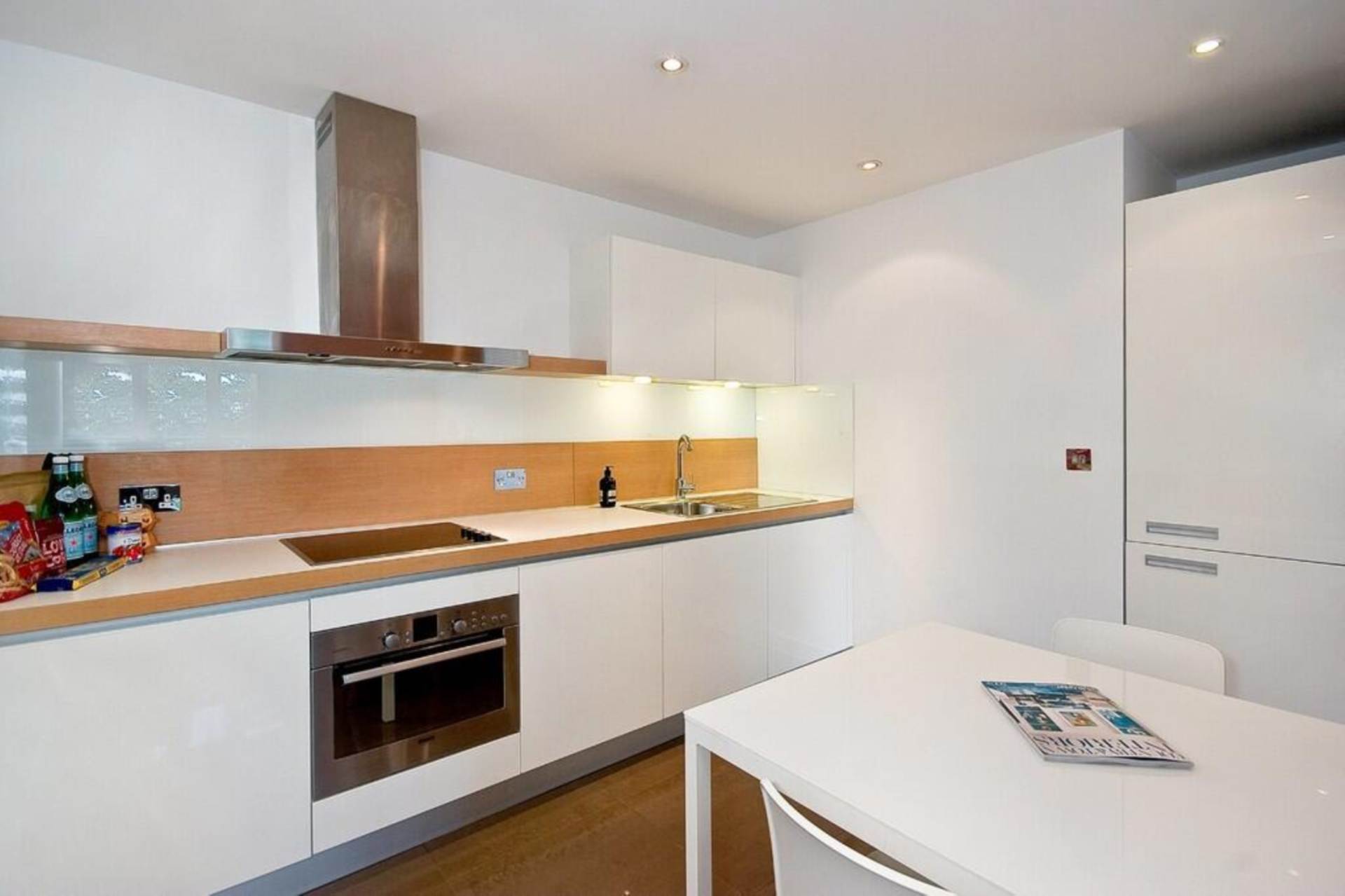 Flat Gatliff Road in City of Westminster