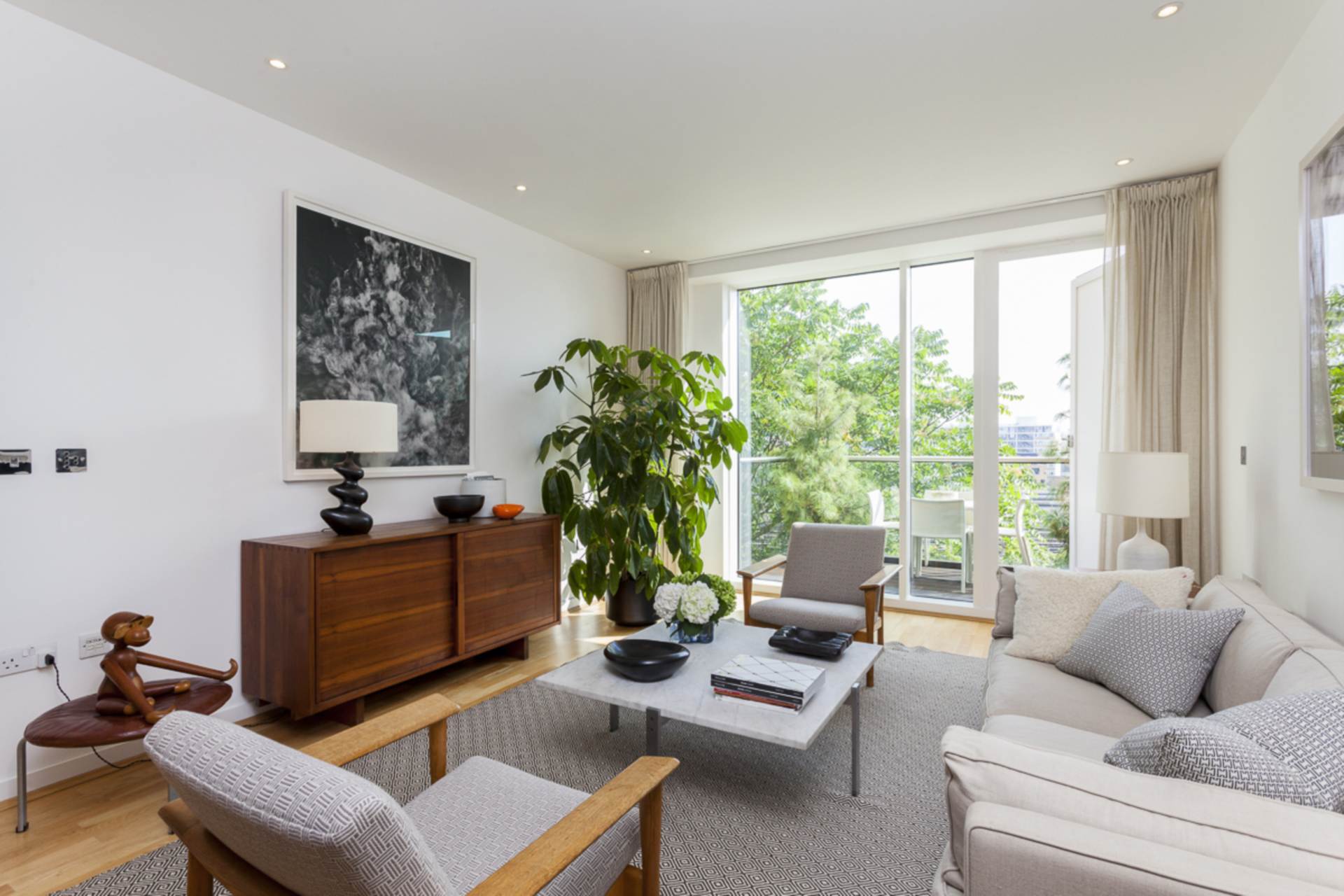 Flat Gatliff Road in City of Westminster