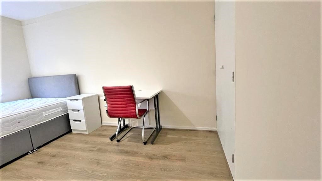 Flat Bayham Street in Greater London