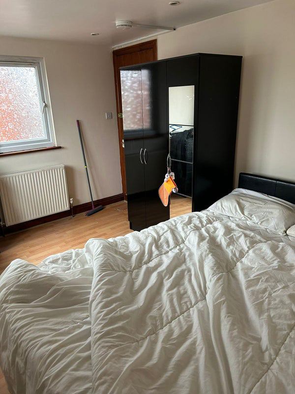 Room Chatsworth Gardens in Greater London