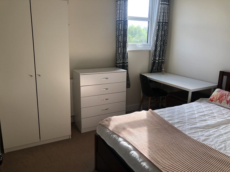 Room Waverley Road in Royal Leamington Spa
