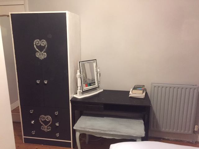 Room Hardenhuish Road in Bristol