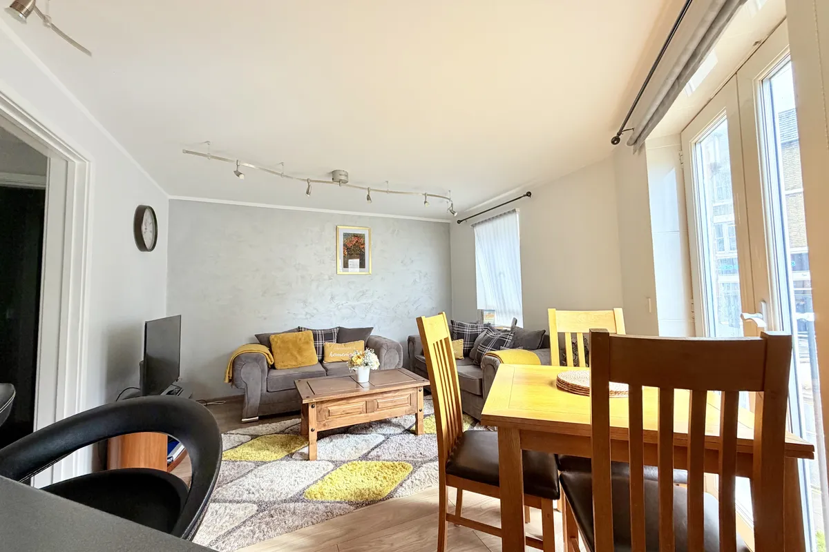 Flat Chestnut Court in Raunds