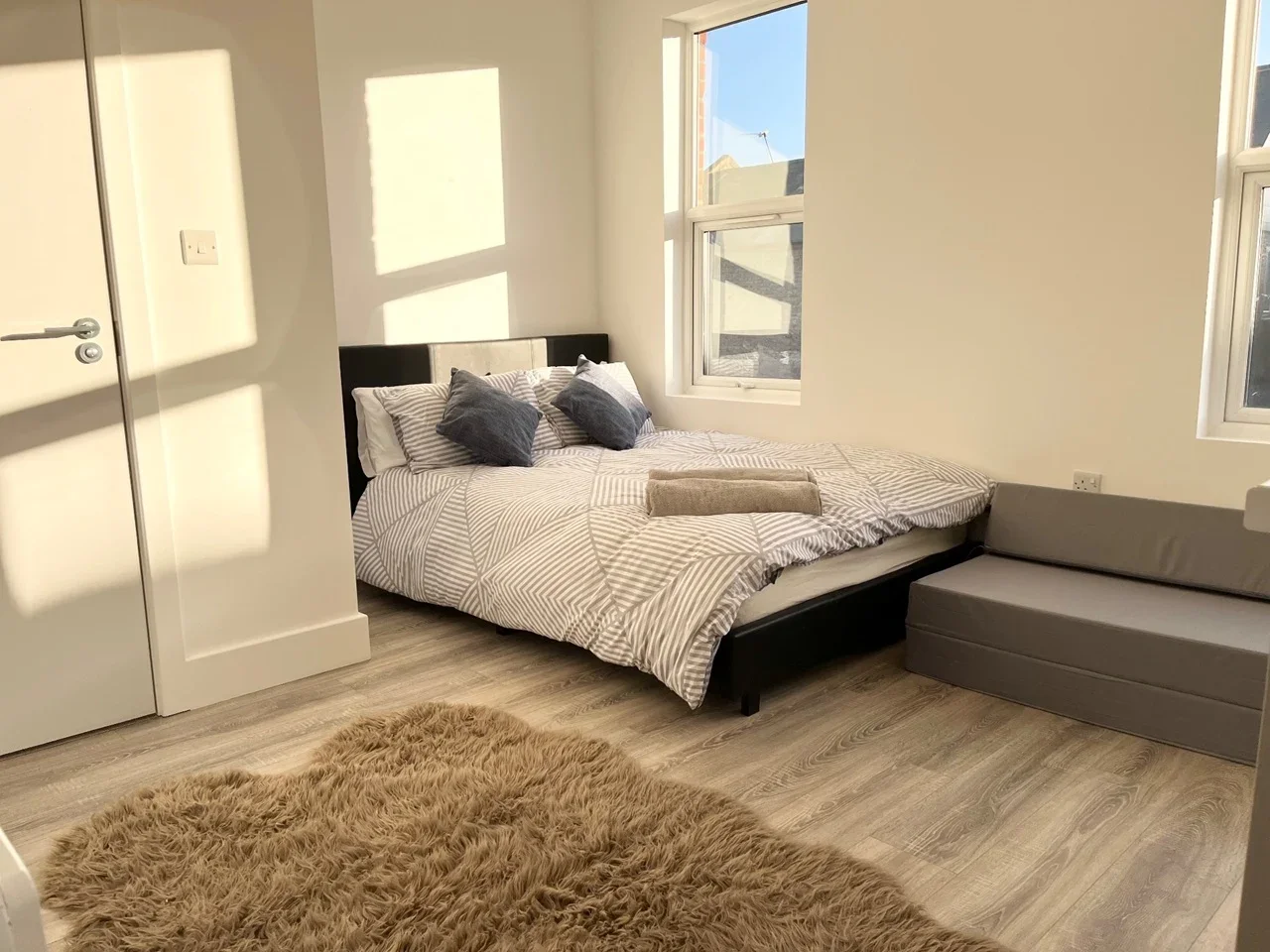 Room Montrose Road in Greater London
