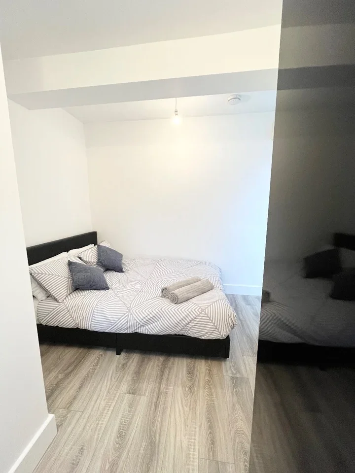 Room Montrose Road in Greater London