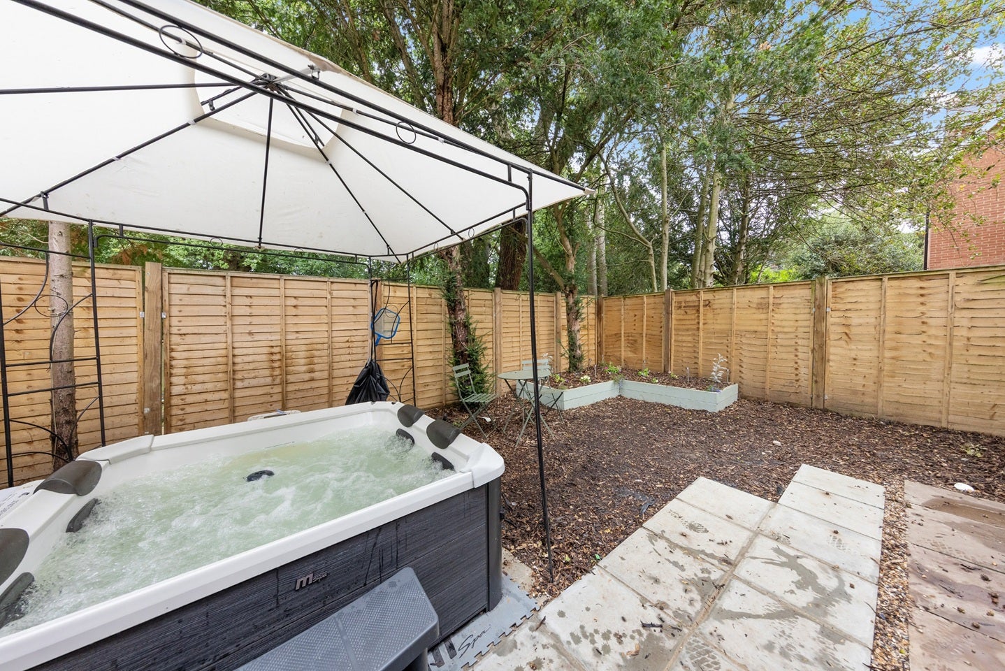 House Kearton Close in Greater London
