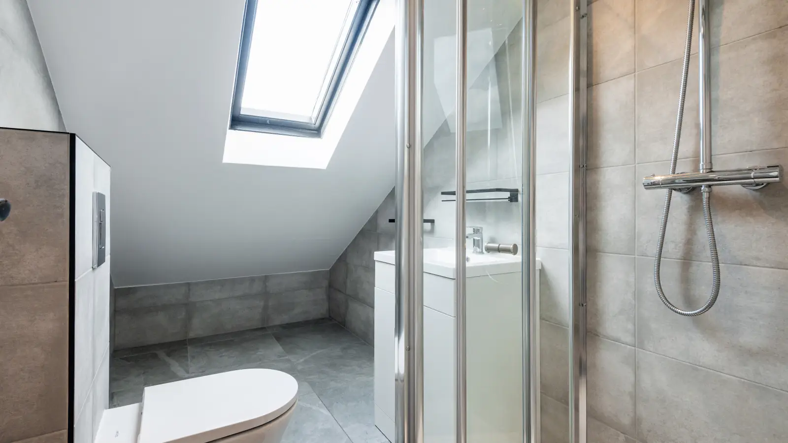 Flat Lancaster Court in Greater London