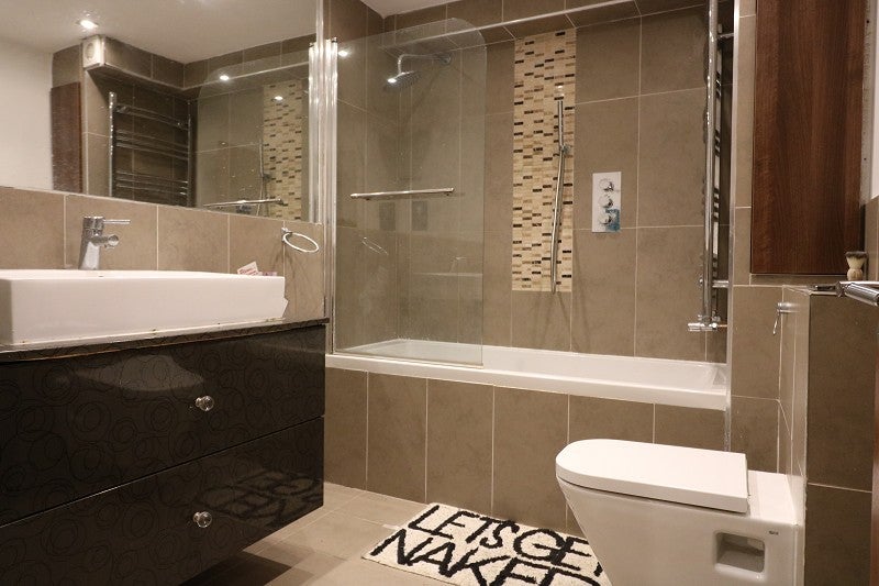 Room Pitshanger Lane in Greater London