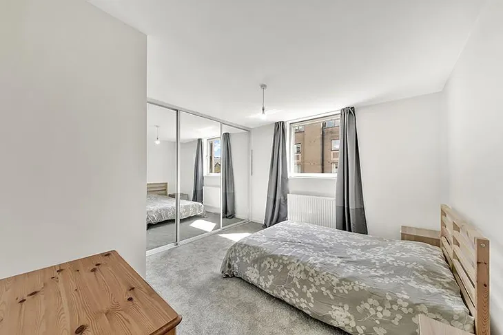 Flat Asher Way in Greater London