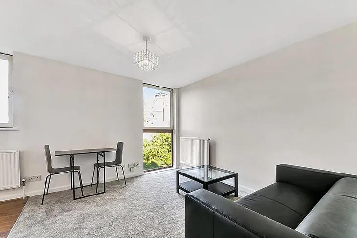 Flat Asher Way in Greater London
