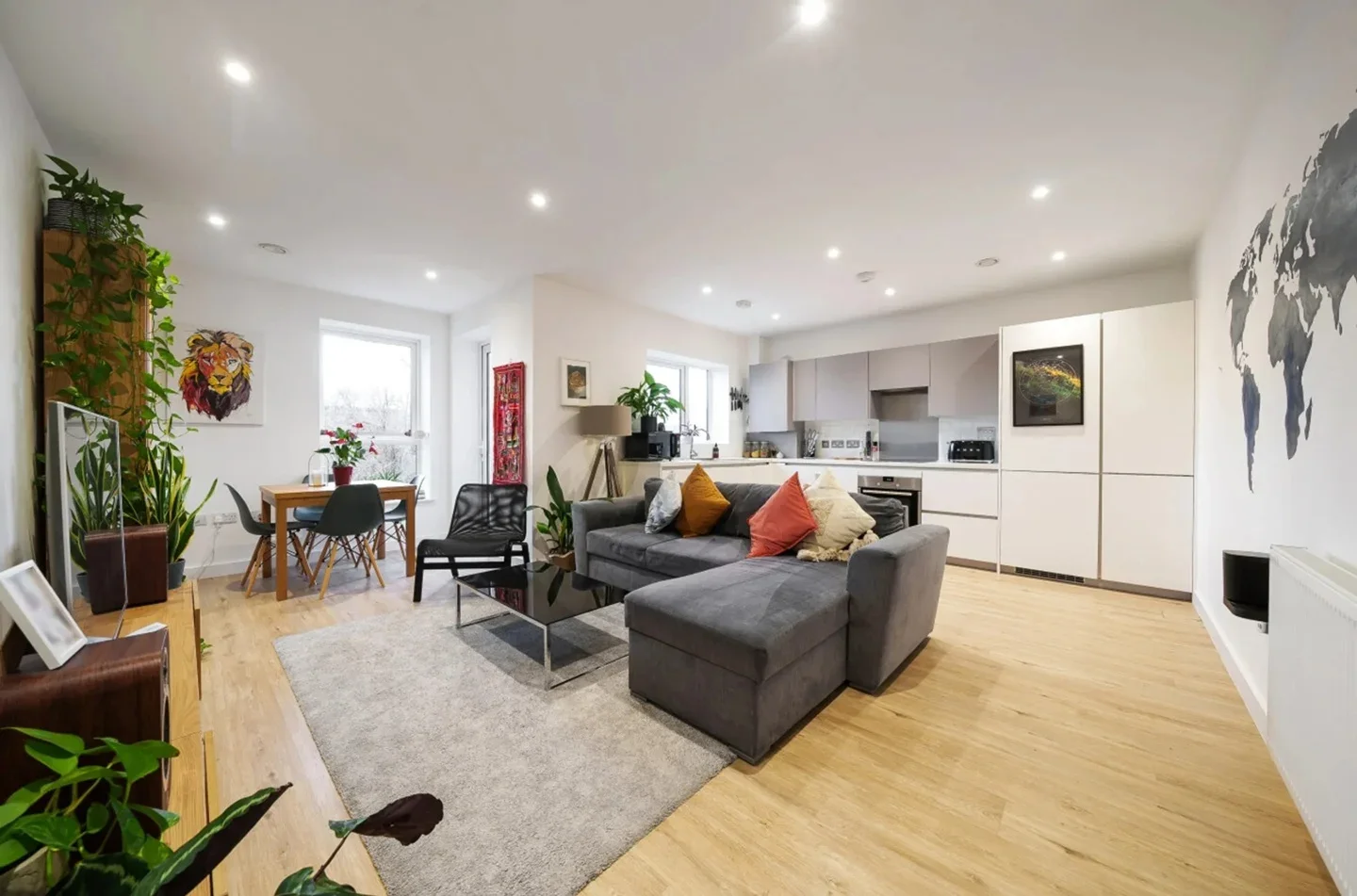 Flat Packham Mews in Greater London