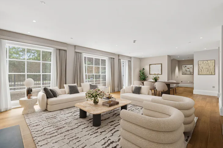 Flat Hortensia Road in London