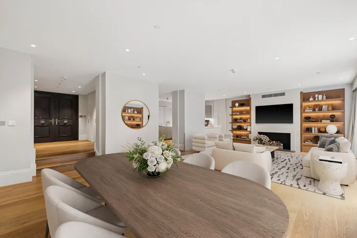 Flat Hortensia Road in London