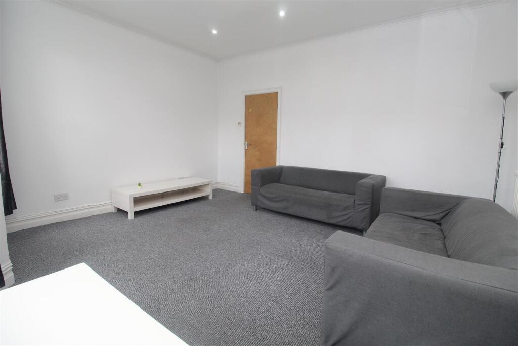 Flat Whitchurch Road in Cardiff