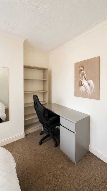 Room Duncroft Road in Birmingham