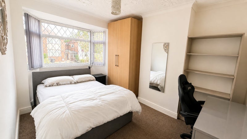 Room Duncroft Road in Birmingham