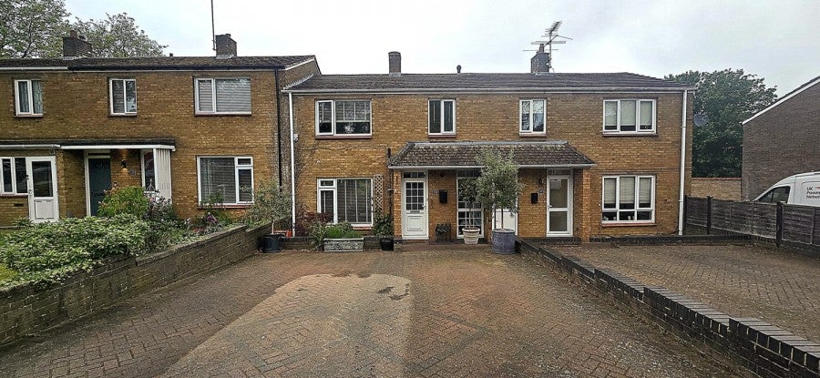 House Woolmer Drive in Dacorum