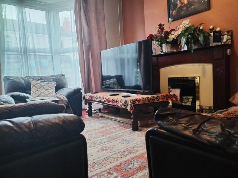 Room Leonard Road in Birmingham
